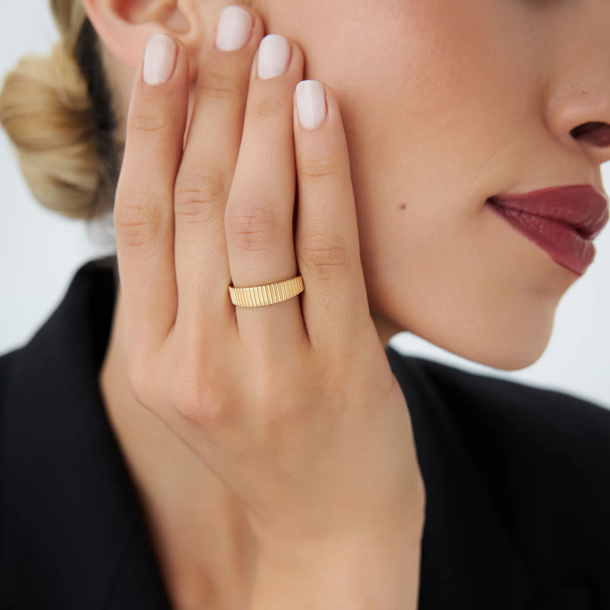 14k Fluted Textured Graduating Ring