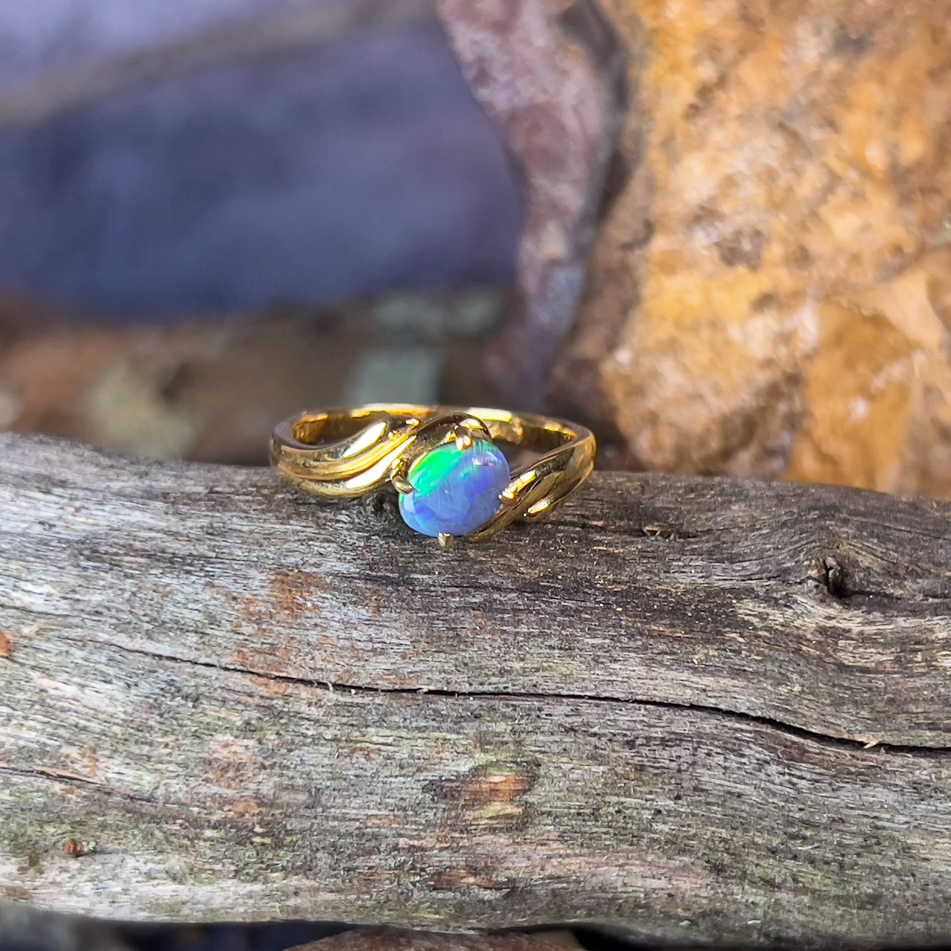 18kt Yellow Gold ring cross over 0.6ct Black Opal